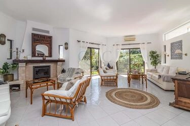 3 Bedroom Villa For Sale in Almancil