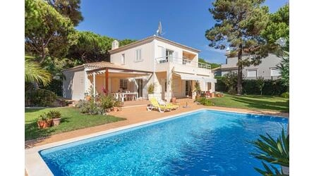 3 Bedroom Villa For Sale in Almancil