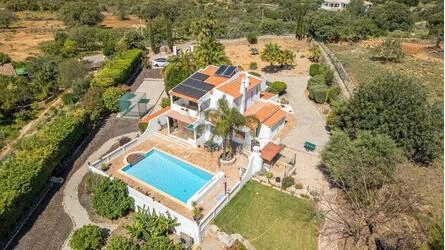 3 Bedroom Villa For Sale in Conceição