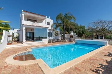 3 Bedroom Villa For Sale in Conceição