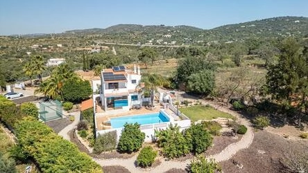 3 Bedroom Villa For Sale in Conceição