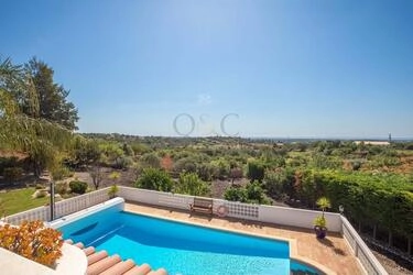3 Bedroom Villa For Sale in Conceição
