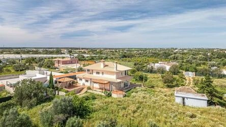 3 Bedroom Villa For Sale in Santa Bárbara de Nexe