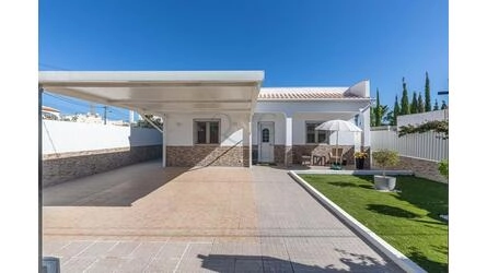 3 Bedroom Villa For Sale in Almancil