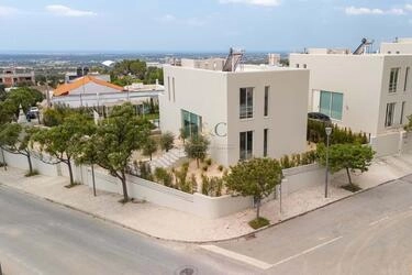 Villa com 3 quartos à venda em Santa Bárbara de Nexe