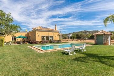 Villa com 3 quartos à venda em Santa Bárbara de Nexe