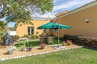 Villa com 3 quartos à venda em Santa Bárbara de Nexe