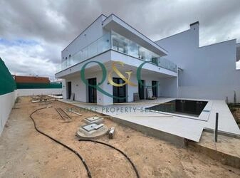 4 Bedroom Villa For Sale in Almancil