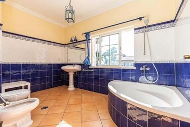 4 Bedroom Villa For Sale in Almancil