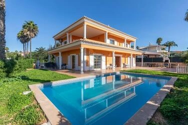 4 Bedroom Villa For Sale in Almancil