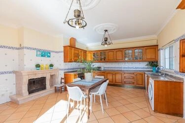 4 Bedroom Villa For Sale in Almancil