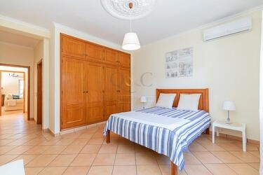 4 Bedroom Villa For Sale in Almancil