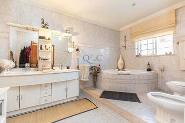 4 Bedroom Villa For Sale in Santa Bárbara de Nexe