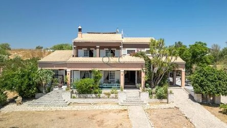 4 Bedroom Villa For Sale in Santa Bárbara de Nexe