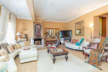 4 Bedroom Villa For Sale in Santa Bárbara de Nexe