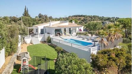 4 Bedroom Villa For Sale in Santa Bárbara de Nexe