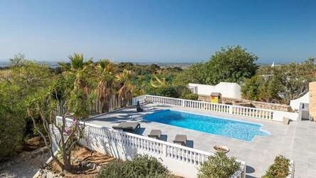 4 Bedroom Villa For Sale in Santa Bárbara de Nexe