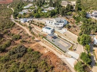 4 Bedroom Villa For Sale in Santa Bárbara de Nexe