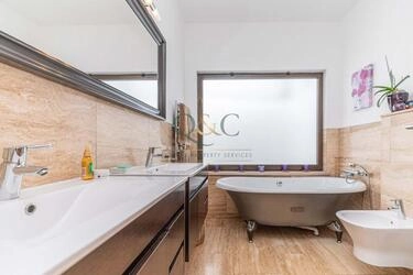 4 Bedroom Villa For Sale in Santa Bárbara de Nexe