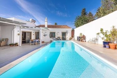 4 Bedroom Villa For Sale in Santa Bárbara de Nexe