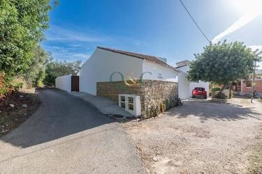 4 Bedroom Villa For Sale in Santa Bárbara de Nexe