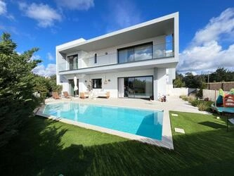 4 Bedroom Villa For Sale in Santa Bárbara de Nexe