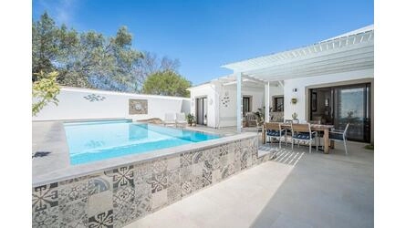 4 Bedroom Villa For Sale in Santa Bárbara de Nexe