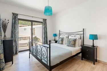 4 Bedroom Villa For Sale in Santa Bárbara de Nexe
