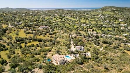 4 Bedroom Villa For Sale in Santa Bárbara de Nexe