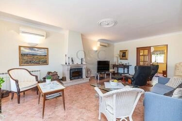 4 Bedroom Villa For Sale in Santa Bárbara de Nexe