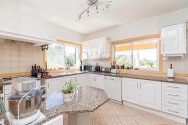4 Bedroom Villa For Sale in Santa Bárbara de Nexe