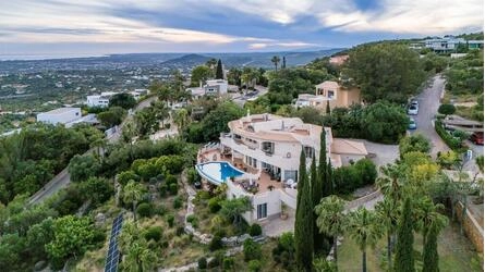 4 Bedroom Villa For Sale in Santa Bárbara de Nexe