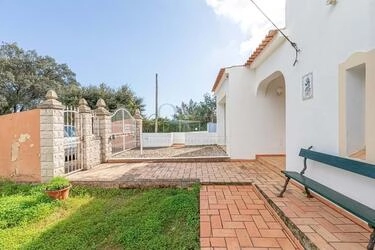 4 Bedroom Villa For Sale in Santa Bárbara de Nexe