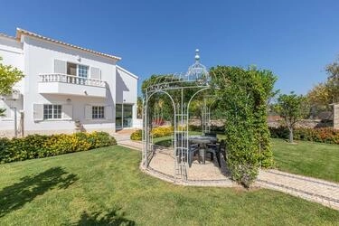 4 Bedroom Villa For Sale in Boliqueime