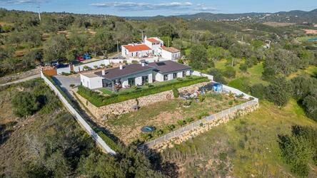 4 Bedroom Villa For Sale in Querença