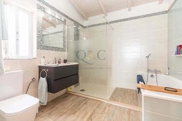4 Bedroom Villa For Sale in Conceição