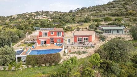 4 Bedroom Villa For Sale in Conceição