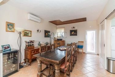 4 Bedroom Villa For Sale in Conceição