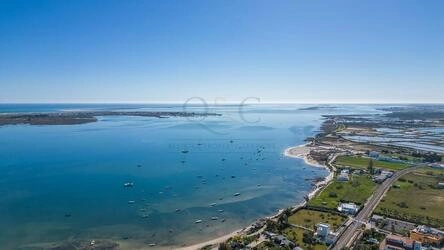 Propriété unique avec vue sur la mer à Ria Formosa, près d'O
