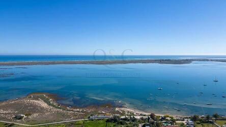 Propriété unique avec vue sur la mer à Ria Formosa, près d'O