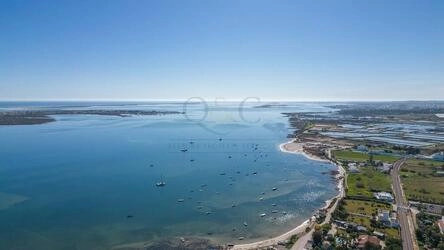 Propriété unique avec vue sur la mer à Ria Formosa, près d'O