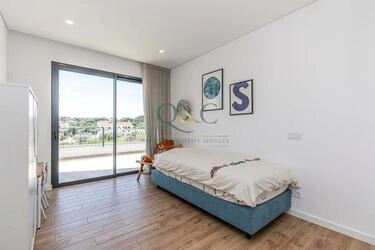 Villa com 4 quartos à venda em Quarteira
