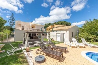 Villa com 4 quartos à venda em Quarteira