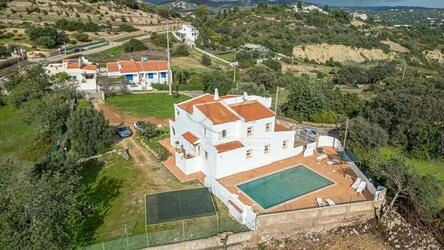 Villa com 4 quartos à venda em Santa Bárbara de Nexe