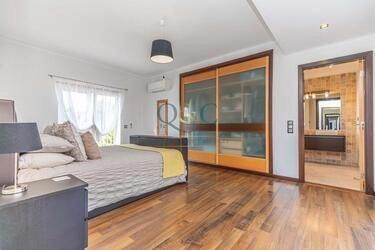 5 Bedroom Villa For Sale in Quarteira