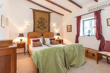 5 Bedroom Villa For Sale in Querença
