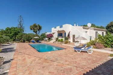 5 Bedroom Villa For Sale in Santa Bárbara de Nexe