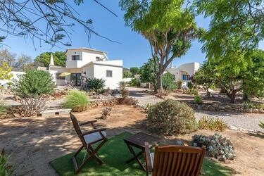 5 Bedroom Villa For Sale in Santa Bárbara de Nexe