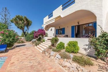 5 Bedroom Villa For Sale in Santa Bárbara de Nexe
