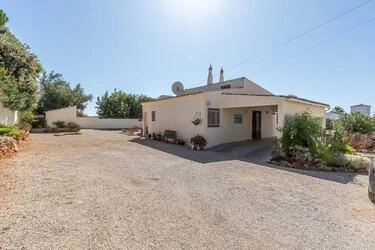5 Bedroom Villa For Sale in Santa Bárbara de Nexe